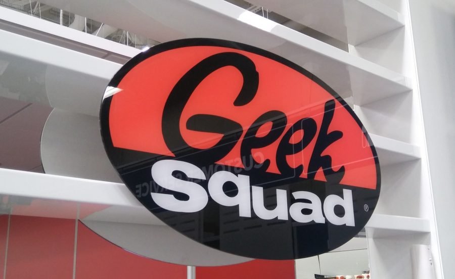 Best Buy is being sued for obtaining information from a computer and reporting it to the FBI. There have been proven legal court documents used in the court proving that the FBI has been providing payment to employees of Geek Squad. 