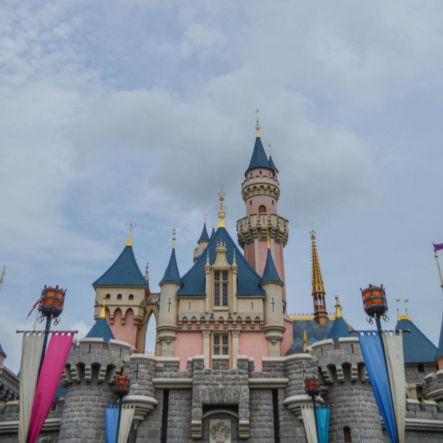 BREAKING NEWS: Disneyland temporarily shuts down in response to new policy from Govenor Newsom
