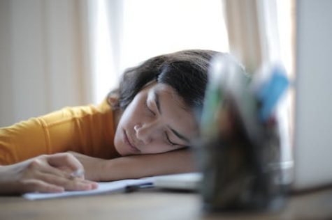 A student is tired from the early school start times resulting in lower academic performance, energy, and decrease in mental health. The CDC, says, The American Academy of Pediatrics has recommended that middle and high schools start at 8:30 a.m. or later to give students the opportunity to get the amount of sleep they need, but most American adolescents start school too early.