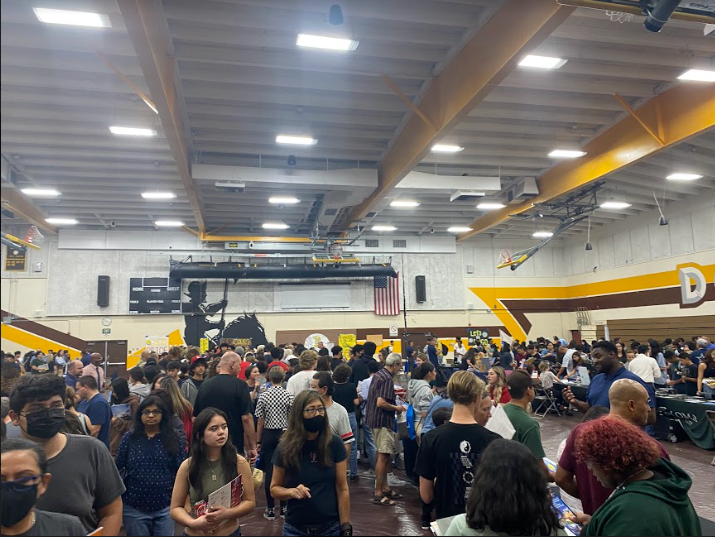 Students and parents attending our 2022 college fair