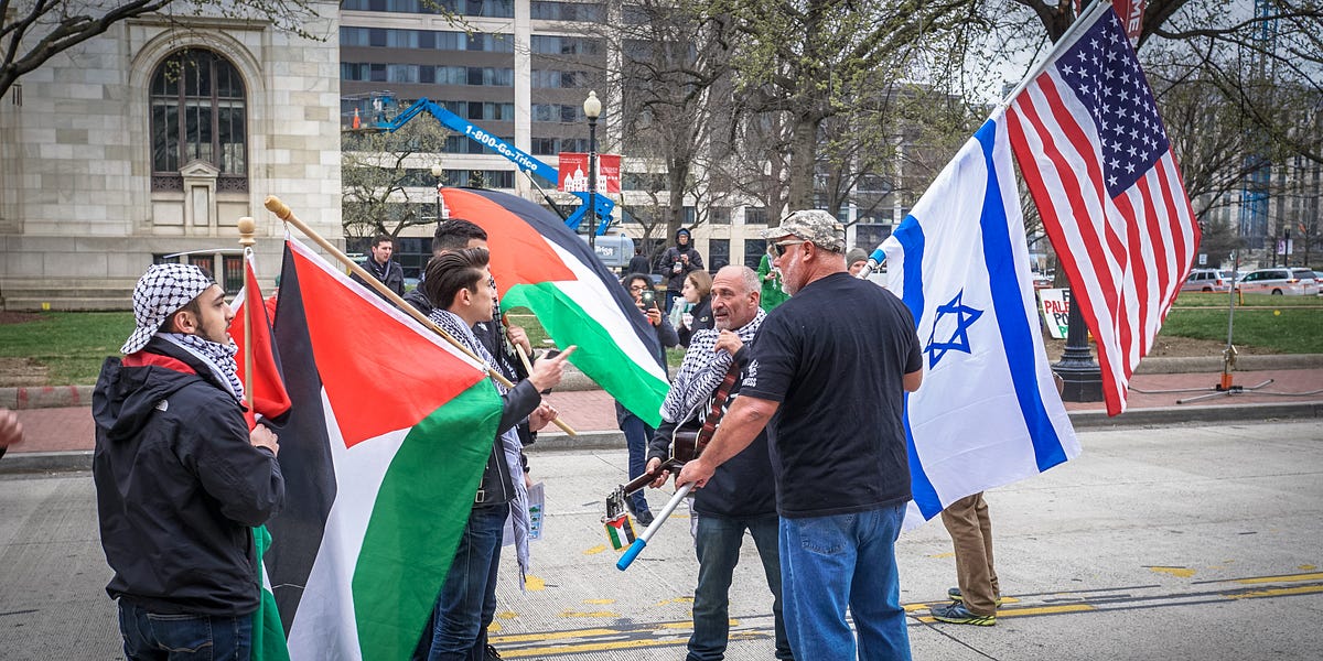 Pro-Palestinian+Protesters+face+Pro-Israeli+Protesters.